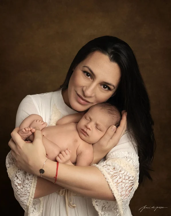 Catalina Ponor cu bebe PNG