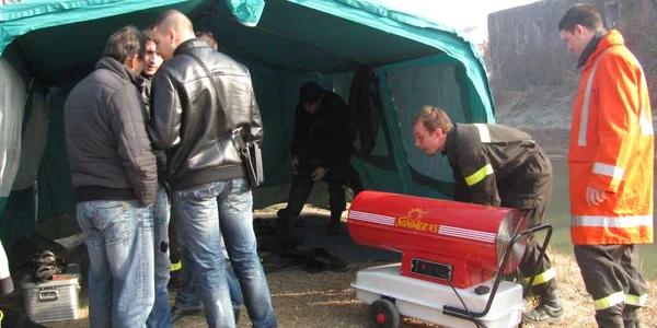 Scafandrii au reusit sa recupereze arma furata a politistului