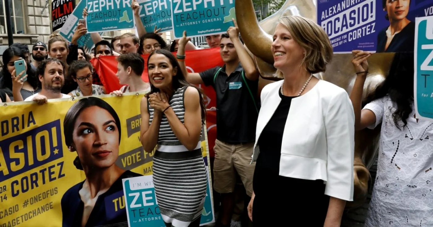 Alexandria Ocasio-Cortez, în centru, una dintre figurile reprezentative a fenomenului numit „pink wave“  FOTO EPA-EFE