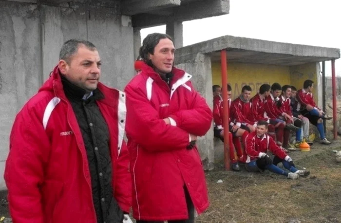Florin Şoavă (dreapta) e antrenor la Sporting Roşiori. FOTO: Trsport.ro