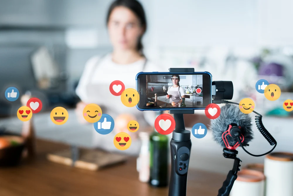 Influenceriță arestată pe aeroportul din Maroc, după un videoclip critic la adresa țării. Autoritățile invocă defăimarea