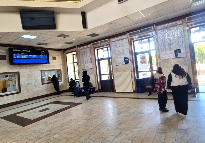 Oamenii au rămas blocați în gări Foto: FB/ Turnul Sfatului