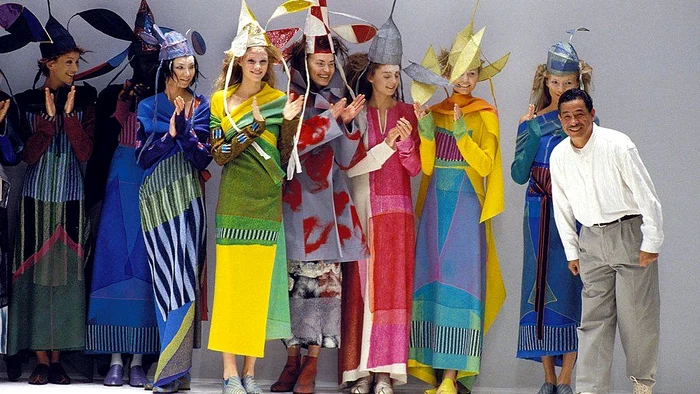 Revoluționarul designer Issey Miyake a murit la 84 de ani