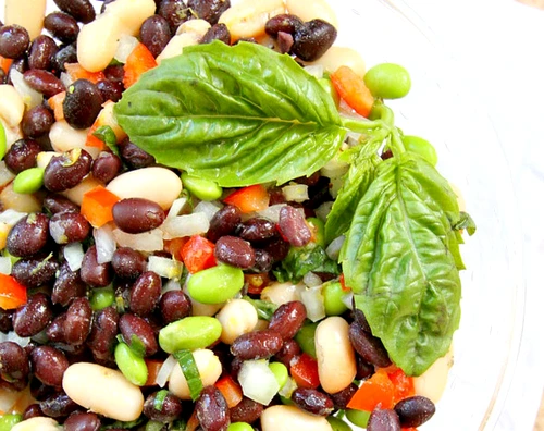 Salata de post, din trei tipuri de fasole jpeg