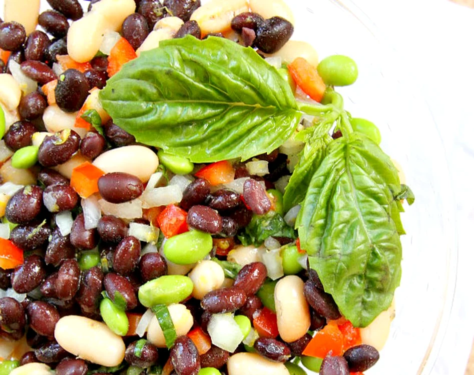 Salata de post, din trei tipuri de fasole jpeg