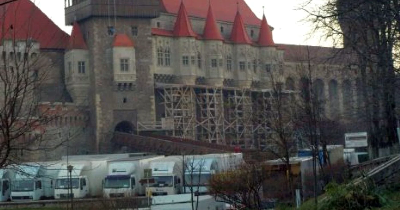 Castelul Corvinilor a fost închis publicului. D. G.