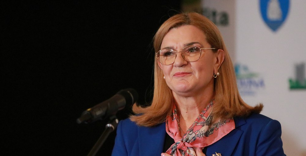 Unii, hăis, și alții, cea. Elisabeta Lipă dă de pământ cu Federația de Gimnastică, dar nu poate interveni
