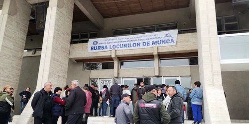 bursa locuri de munca slatina 2023   foto alina mitran (34) jpg