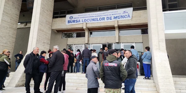 bursa locuri de munca slatina 2023   foto alina mitran (34) jpg