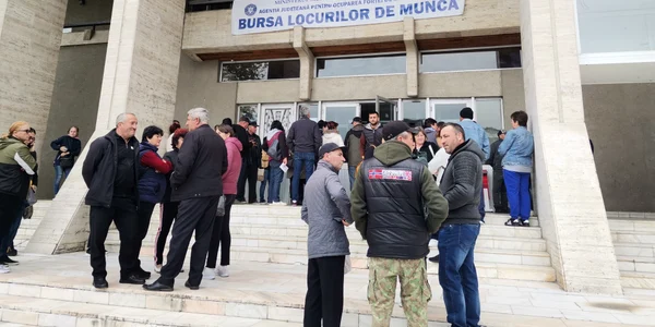 bursa locuri de munca slatina 2023   foto alina mitran (34) jpg