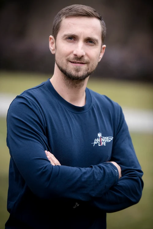 
    Dani Oţil  