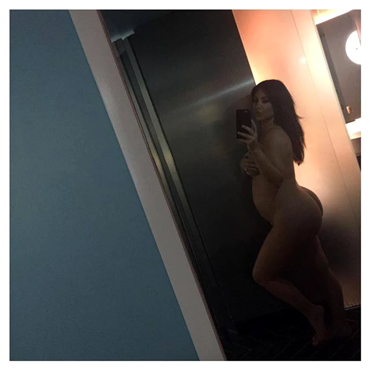 Deși este însărcinată în cea de-a șasea lună, Kim Kardashian (34 de ani) s-a fotografiat nud