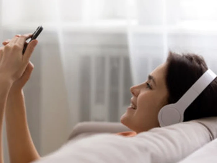 Este foarte important ca în momentul în care intri într-o relație să nu-ți pierzi autonomia, să nu uiți de tine, de visurile tale, de ceea ce îți făcea plăcere până atuncifoto: shutterstock