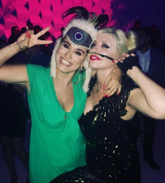 Lori și Andreea s-au distrat ca în anii adolescenței