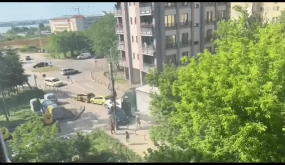 Un TIR scăpat de sub control a lovit mai multe mașini și un autobuz, în Constanța. Mai multe persoane sunt rănite
