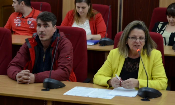 Adrian Vrabie şi Daniela Olaru, şefa de la Urbanism, suspendată din funcţie şi trimisă în judecată de DNA