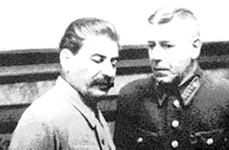 Iosif Stalin, alături de mareșalul Boris Șapoșnikov (© mil.ru)