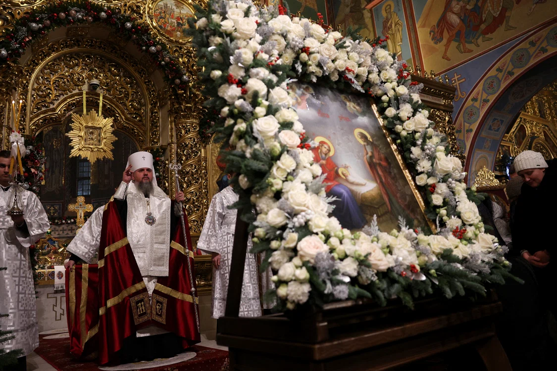 Slujbă religioasă în Ajunul Crăciunului la Mănăstirea Sfântul Mihail din Kiev Foto AFP