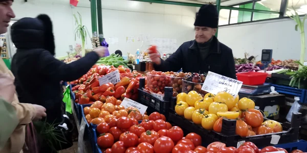 tomate oltenesti pe piata la sfarsitul lunii decembrie 2025   foto alina mitran (5) jpg