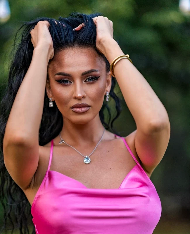  Focoasa artistă Gabriella Nastas lansează azi o super piesă, "Habibi"