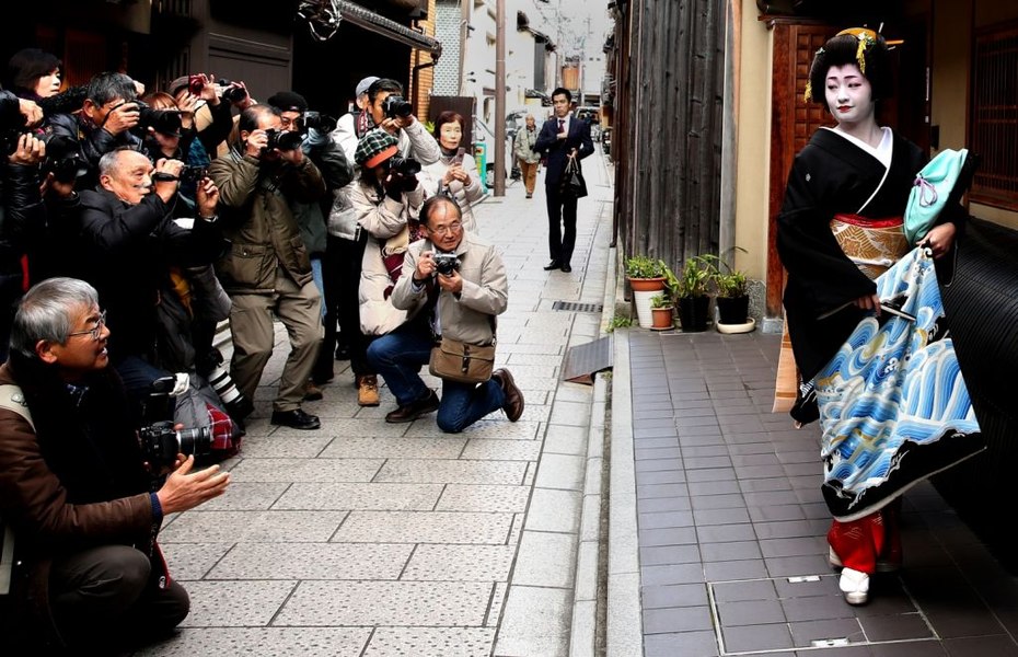  Aleile din cartierul gheişelor din Kyoto - Japonia vor fi în curând interzise turiştilor: „Suntem disperaţi" VIDEO