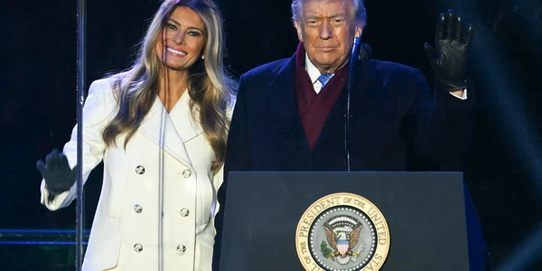 Melania Trump a aprins bradul național de Crăciun la Washington FOTO AFP