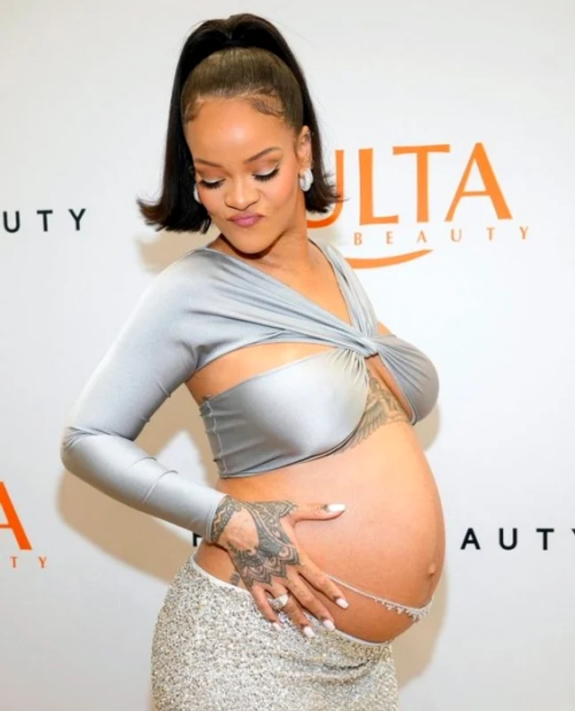 Rihanna insarcinata jpeg