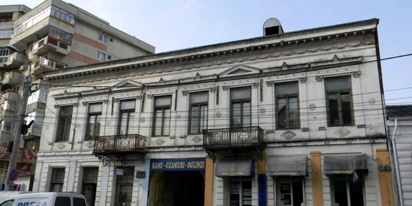 Hanul Gabroveni se deteriorează pe zi ce trece