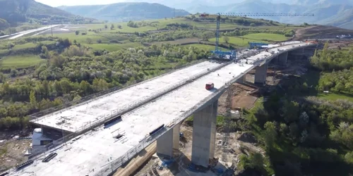 Viaductul Tălmăcel - Lotul I Autostrada Sibiu - Piteşti - stadiu lucrări la finele lunii aprilie 2022 Foto YouTube Oli