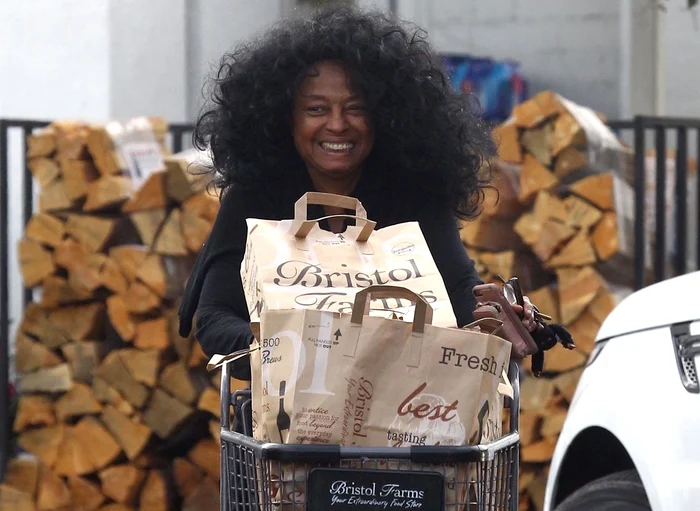 Diana Ross îşi face singură cumpărăturile de la băcănie, deşi are o avere de 300 de milioane de dolariFoto: Profimedia