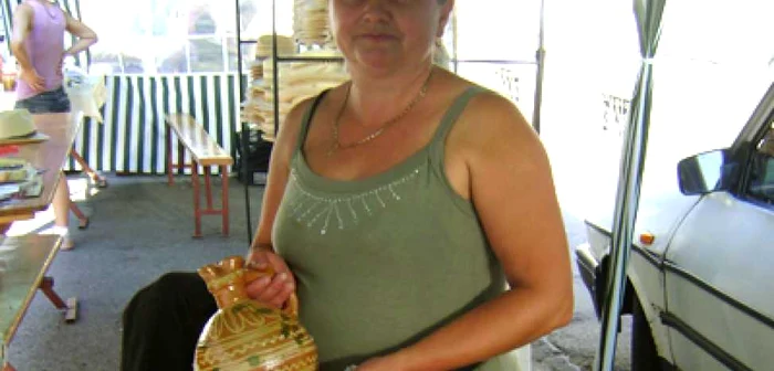 Arad: PORTRET / Elena Mateş dă lutului formă şi culoare