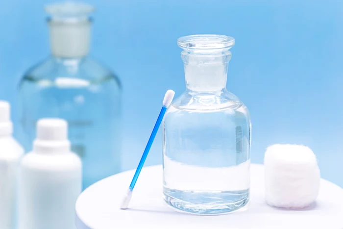 Apa oxigenată, un ingredient comun în orice gospodărie. / Foto: Click.