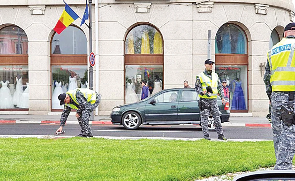 
    Poliţia, SPP-ul şi celelalte forţe de ordine au periat întregul oraşFotografii: sibiu100.ro/ romaniaactualitati.ro  