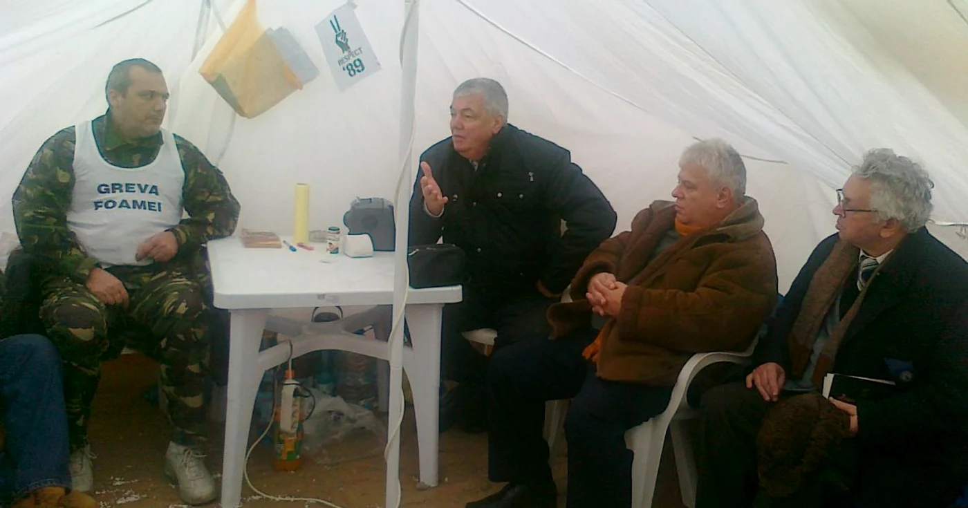 Deputatul Viorel Balcan de vorbă cu revoluționarii 