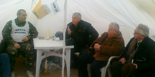 Deputatul Viorel Balcan de vorbă cu revoluționarii