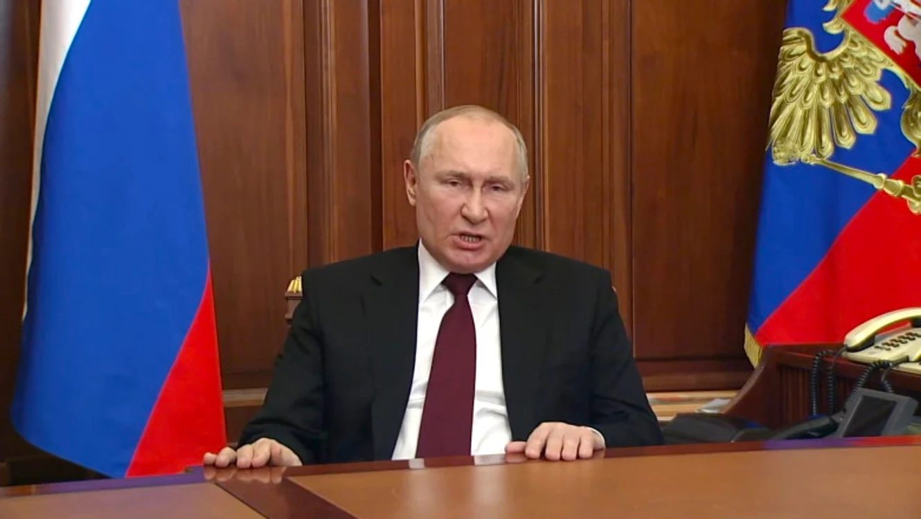 Vladimir Putin, în timp ce discuta despre începerea războiului cu Ucraina. Sursa foto: Profimedia