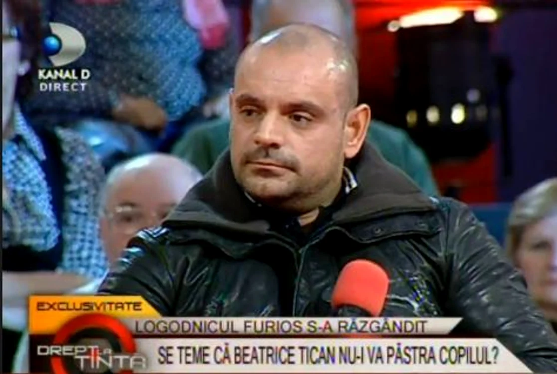 
    Deşi regretă ce-a spus despre viitoarea soacră, Daniel nu ar accepta ca mama iubitei sale să se mute la ei  