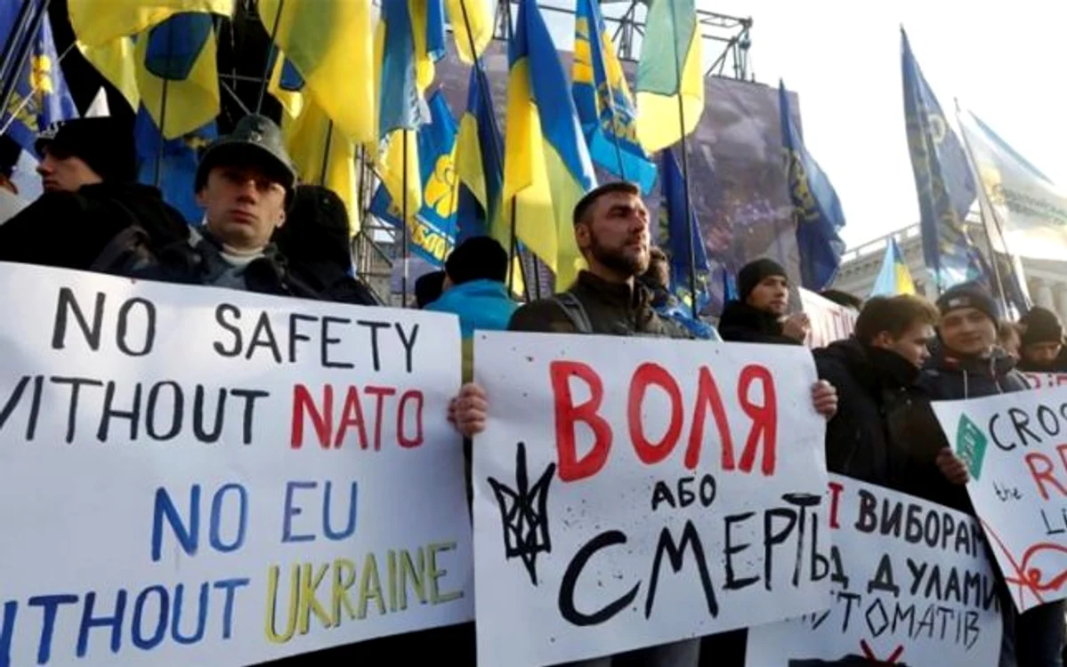 Ucrainenii au iesit in strada pentru a manifesta impotriva capitularii in fata Moscovei, inainte de discutiile in format Normandia care vor avea loc pe 9 decembrie