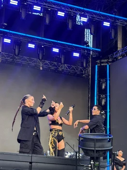 Diva Jennifer Lopez, spectacol fantastic &icirc;n Bucure&#537;ti! Imagini incendiare din Pia&#539;a Constitu&#539;iei. FOTO