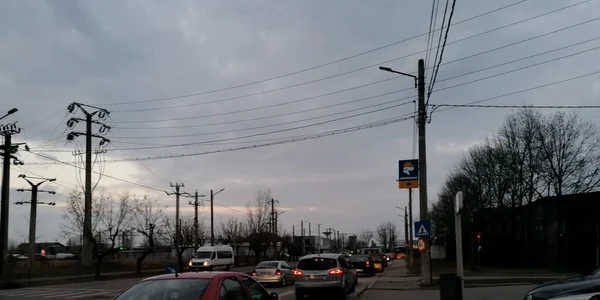 coadă la benzinării în slatina - foto alina mitran