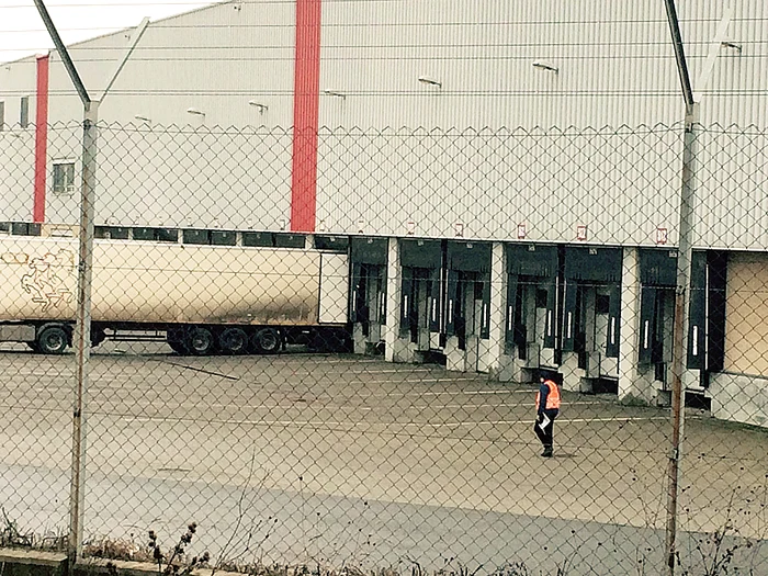 Transfugii au stat 14 ore ascunşi în tirul cu marfă, din Grecia până în România Foto: Claudia Popescu