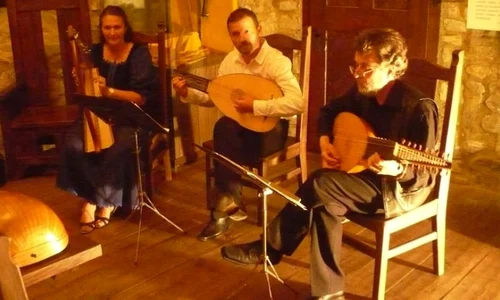 Pasionați de muzica veche? Festivalului de laută din Cetatea Neamț va asteaptă în august jpeg