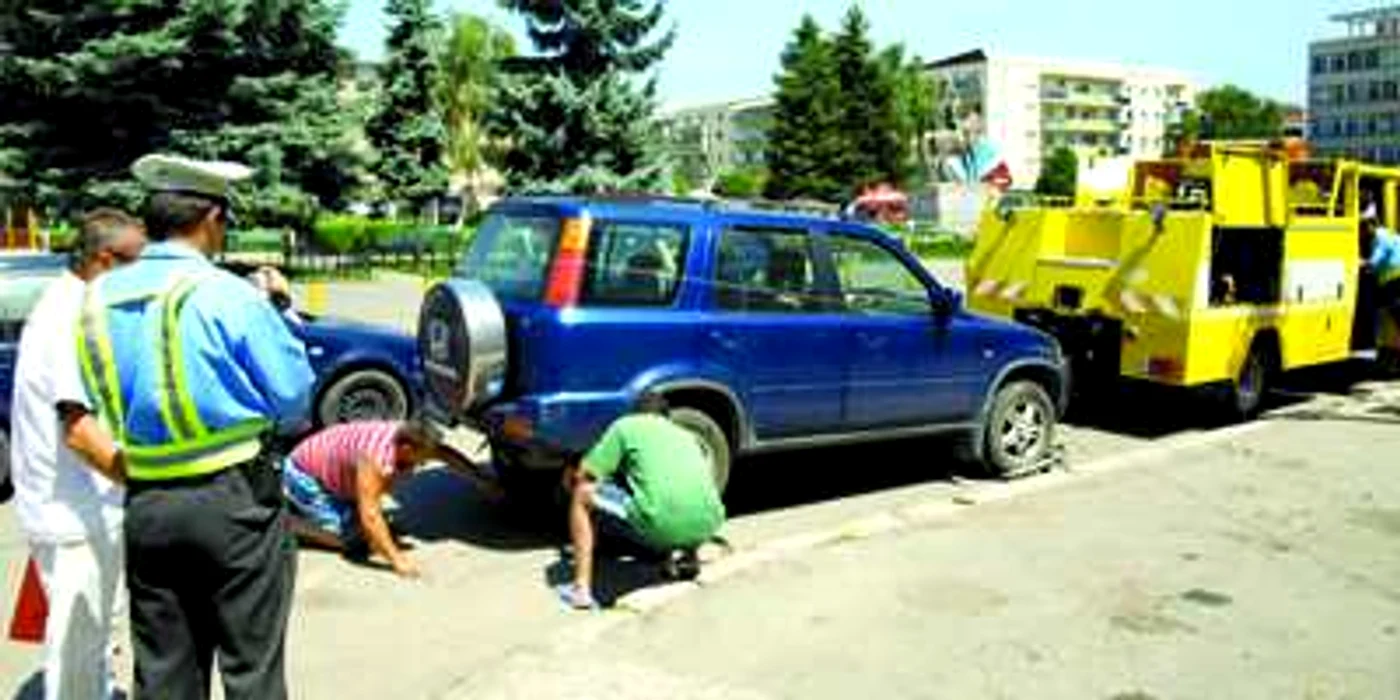 Hunedoara: Comunitarii nu au fost lăsaţi să ridice maşina unui avocat