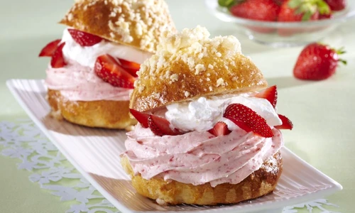 Prague Yeast Cakes with Strawberry Cream jpeg