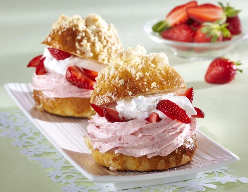 Prague Yeast Cakes with Strawberry Cream jpeg