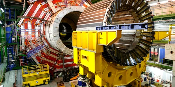 Acceleratorul de particule Large Hadron Collider (LHC)