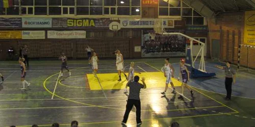 Baschetbalistele alexăndrene merg ceas