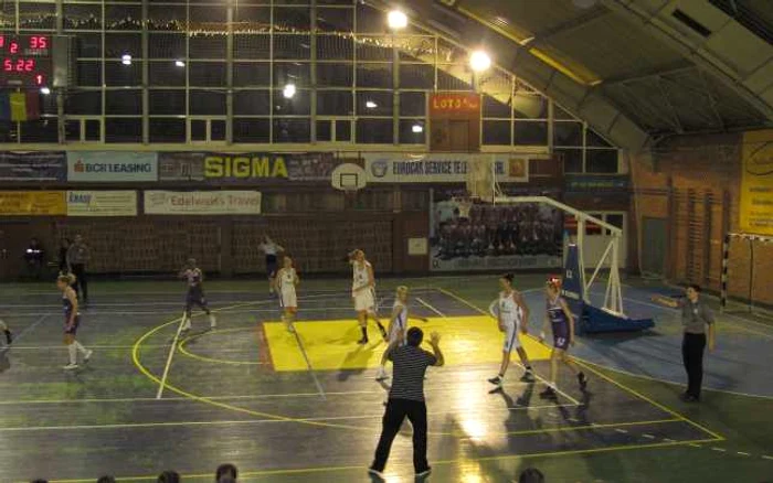 Baschetbalistele alexăndrene merg ceas