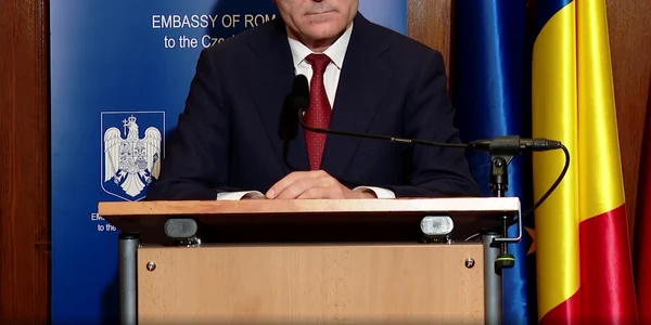 nicusor dan la ambasada romaniei din cehia png