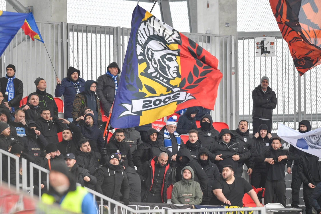 Fanii olteni din Peluza Sud au general scandalul de la Sepsi - Craiova. Foto Inquam